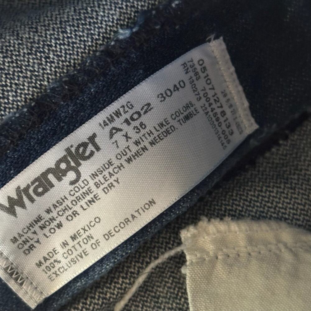 Wrangler A102 3040 womens Cowboy Cut Slim Fit Natural Rise Waist Jeans 7 X 36 - Picture 9 of 14